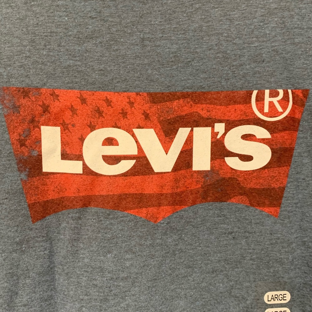 New LEVIS T-Shirt Large Gray.